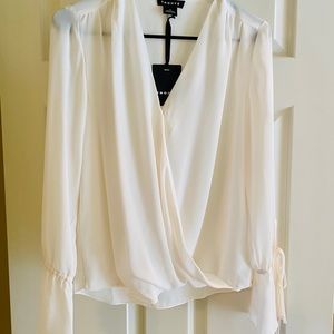 NEW White Sexy Blouse Flowy and ties at wrist. Classy Gorgeous ❤️